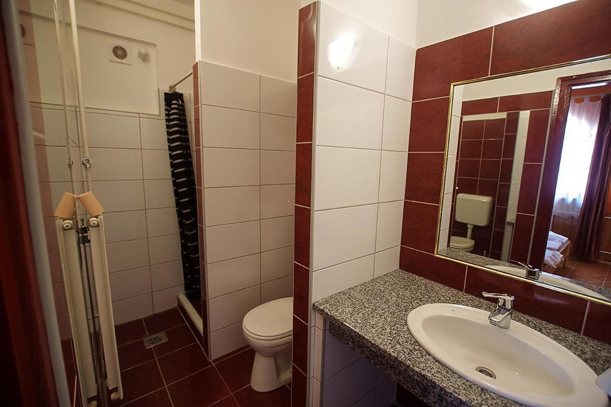 Kispipa Panzio Bed & Breakfast Szombathely Ngoại thất bức ảnh