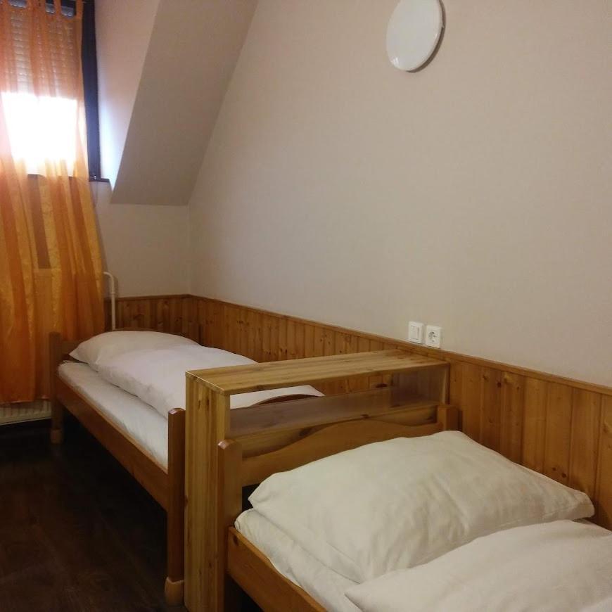 Kispipa Panzio Bed & Breakfast Szombathely Ngoại thất bức ảnh